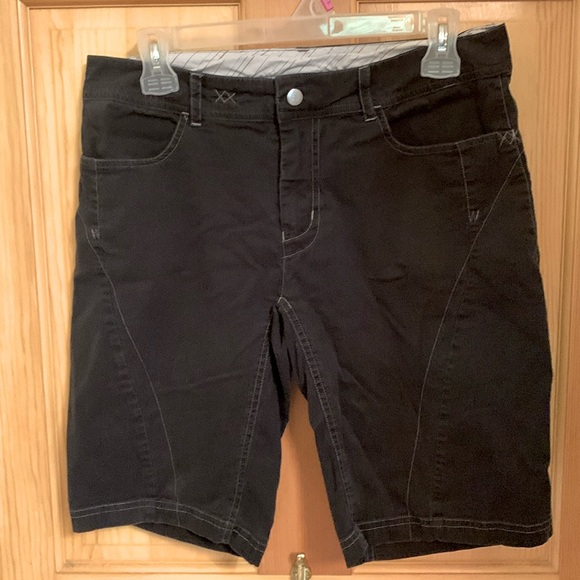 AVIA SHORTS - Picture 1 of 3